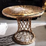 Round table in woven rattan pedestal table