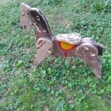 Cheval en bois ancien