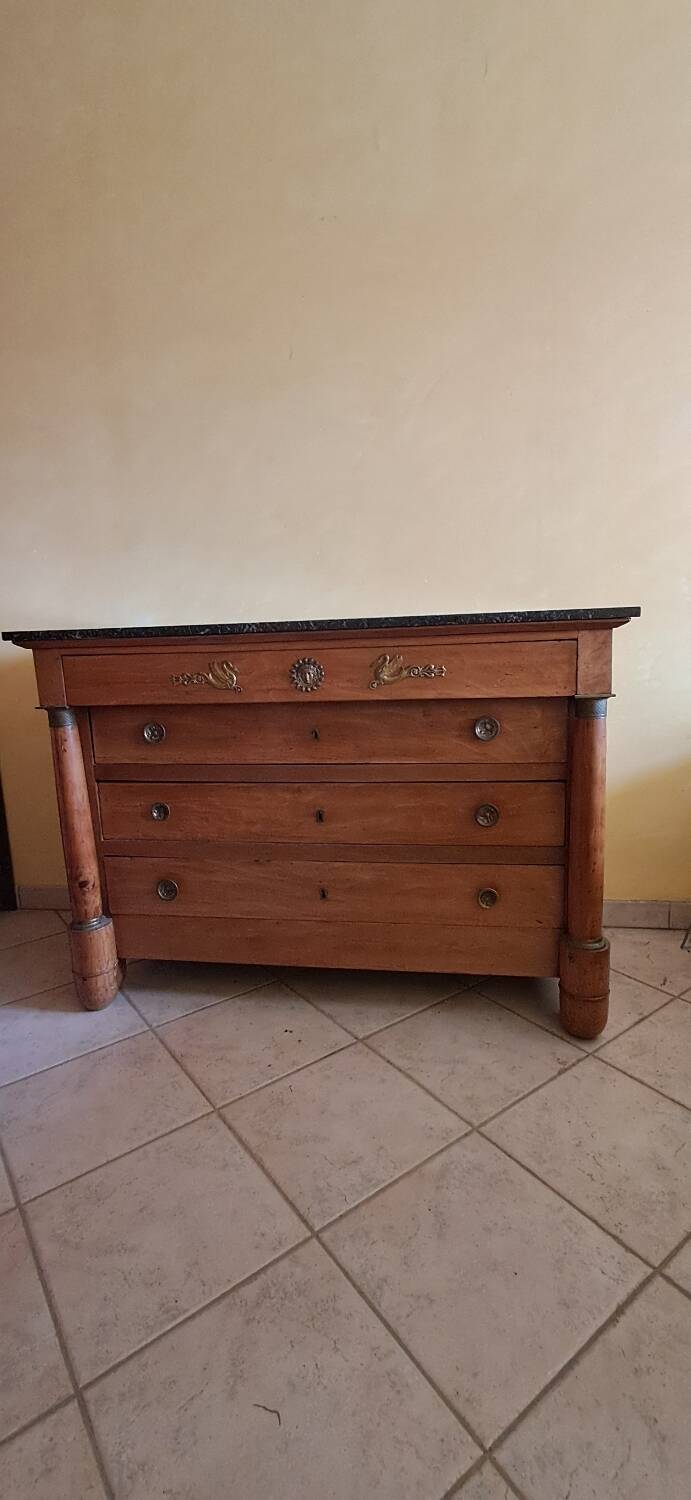 Commode style Empire en noyer blond