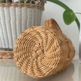 Grande bouteille en verre et osier