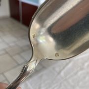 6 couverts en métal argenté dans leur étui
