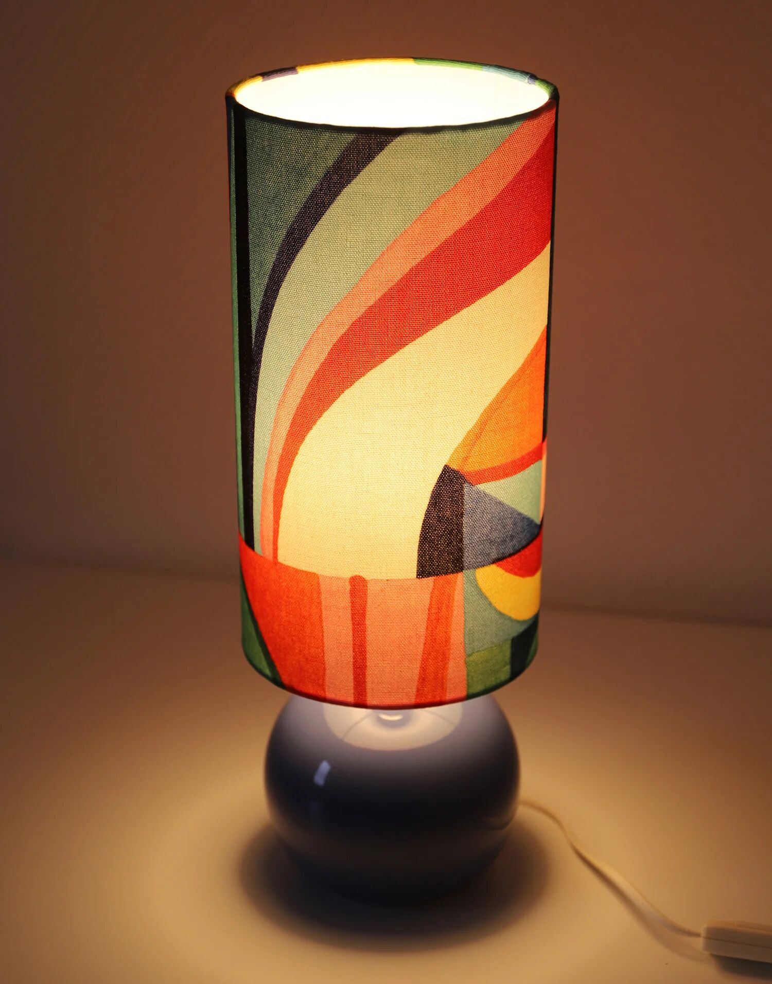 Handcrafted table lamp – Vintage ceramic and graphic design