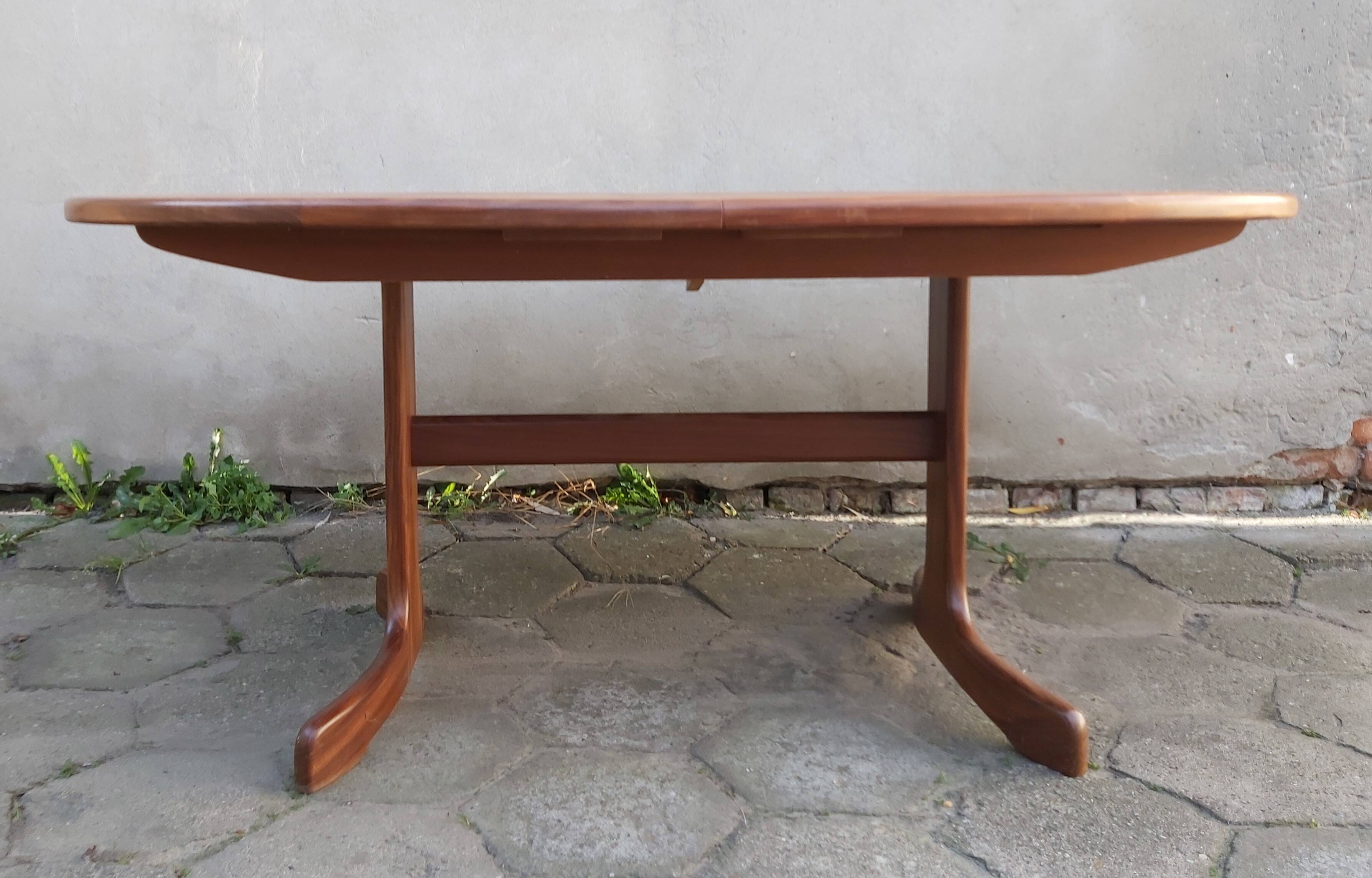 Extendable table, designed by V. Wilkins, G-Plan, Great Britain, 1960s.