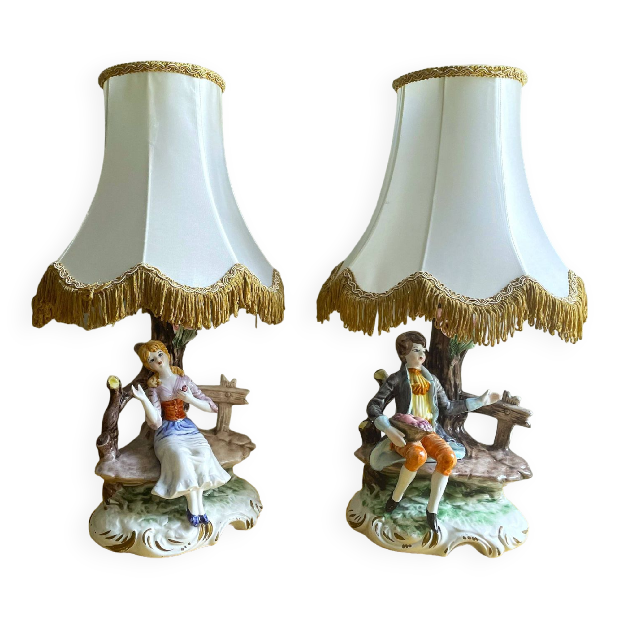 Paire de lampes de table en porcelaine italienne par Capodimonte.