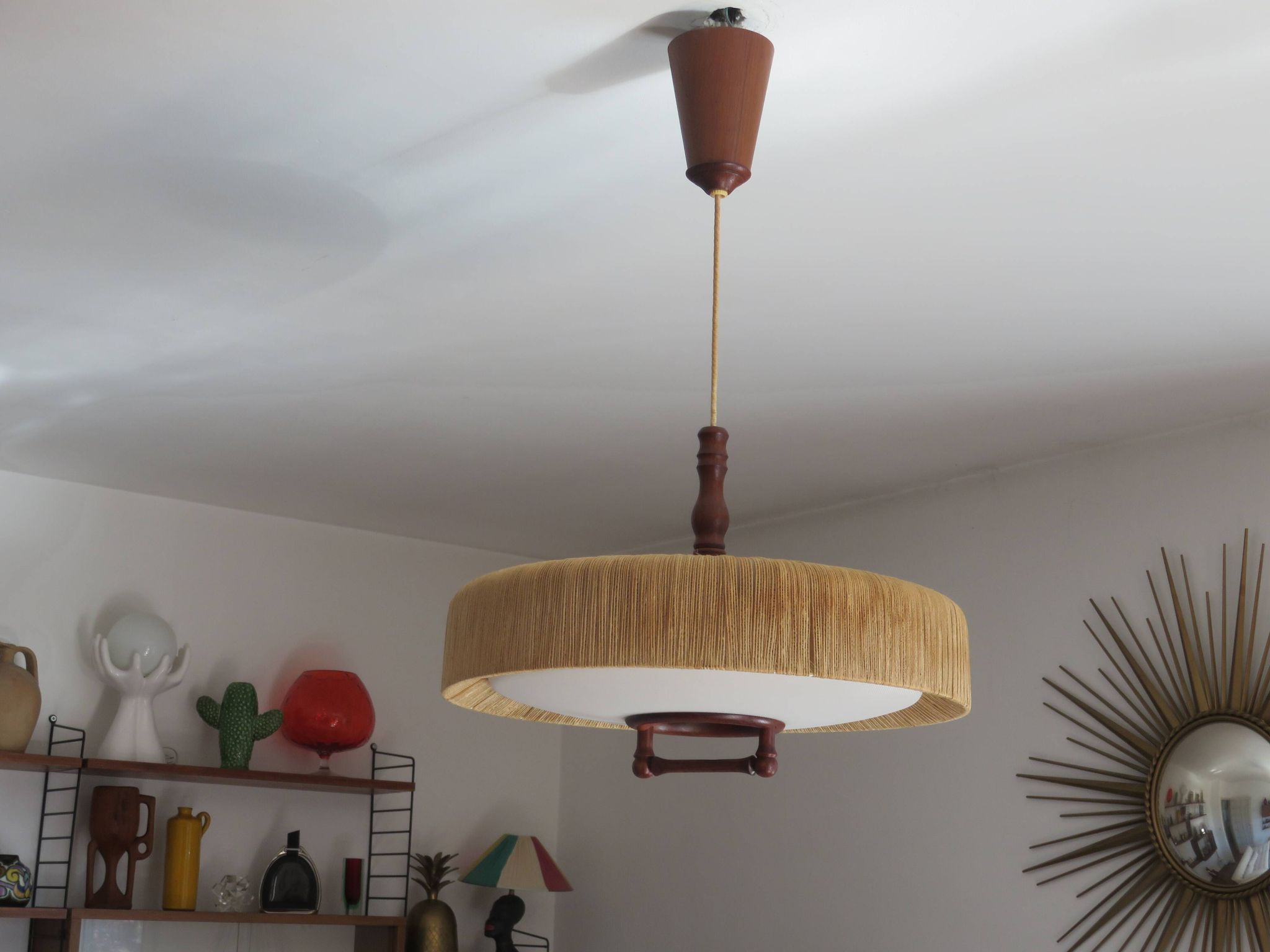 Suspension Temde en sisal et teck vers 1960