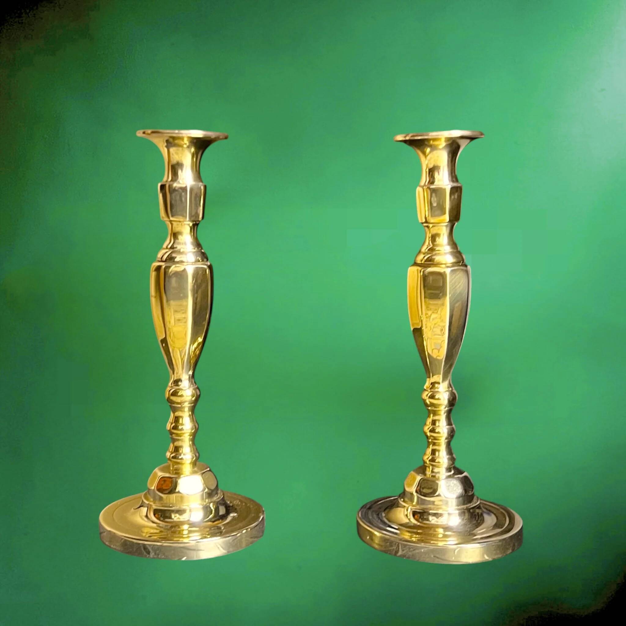 Pair of English polished brass candlesticks – vintage candle holders made in England – elegant classic decoration