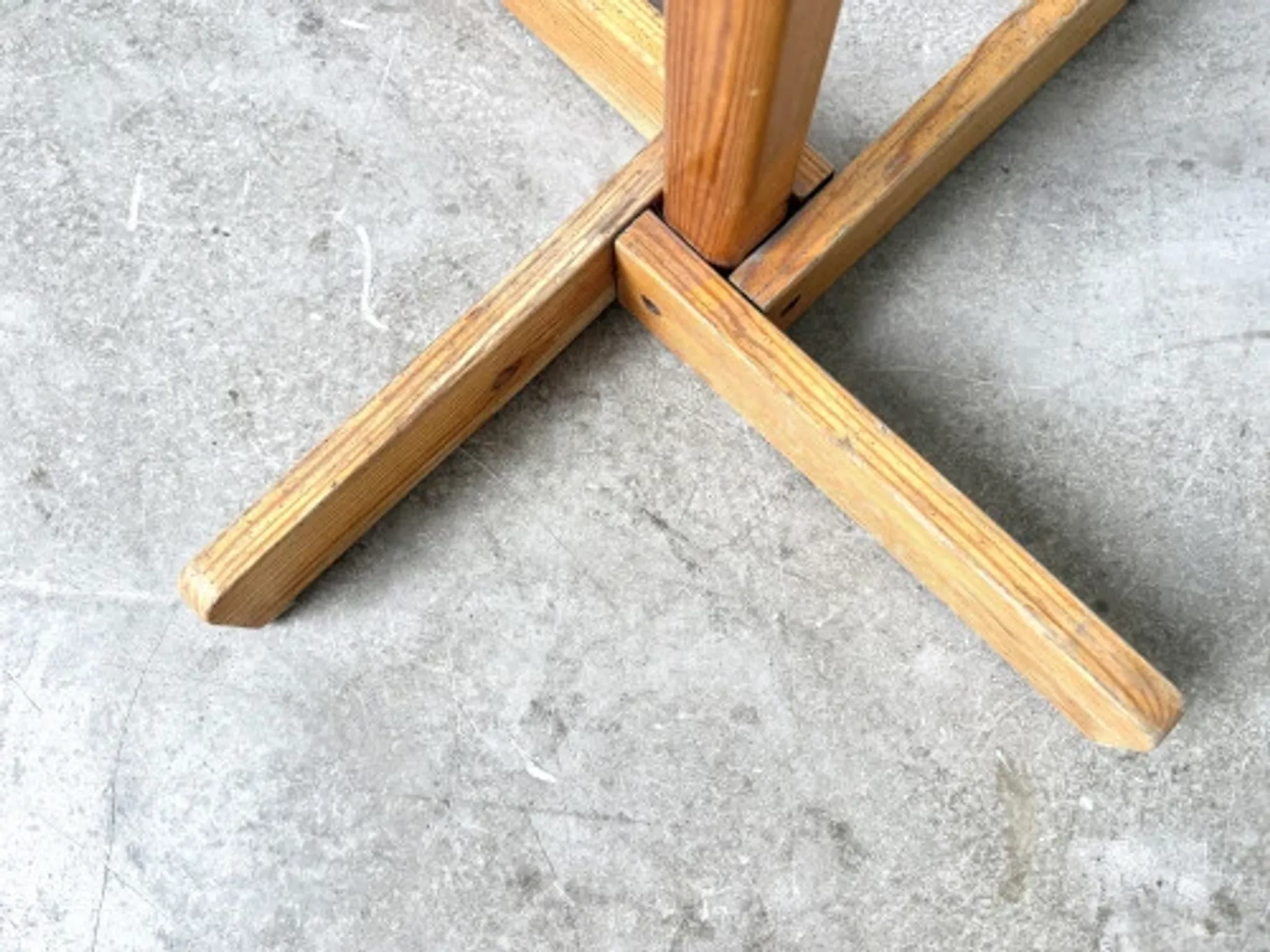 Modernist coat rack in solid pine, 1970s