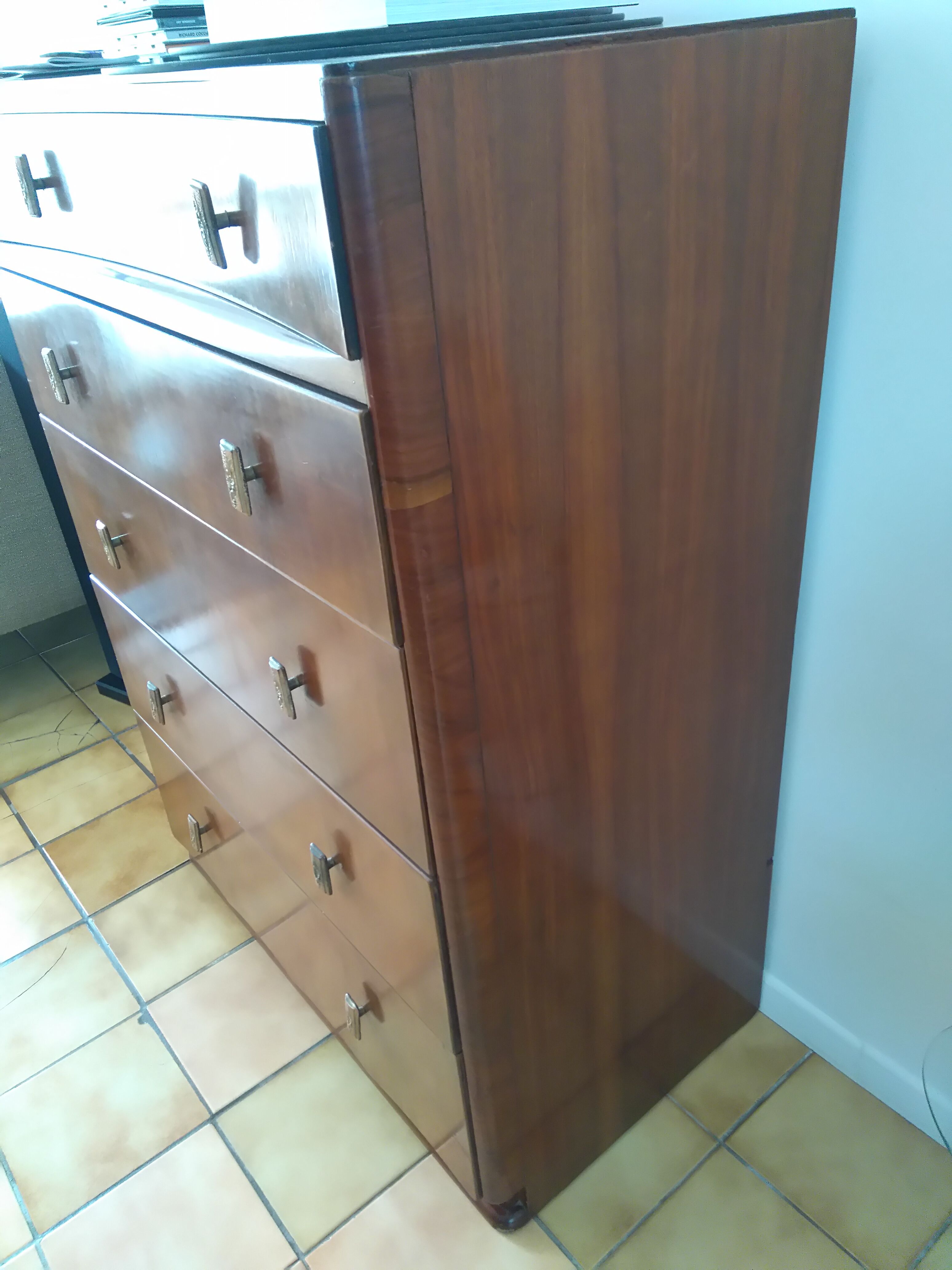 English-style dresser