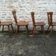 Chaises de bistrot dépareillées