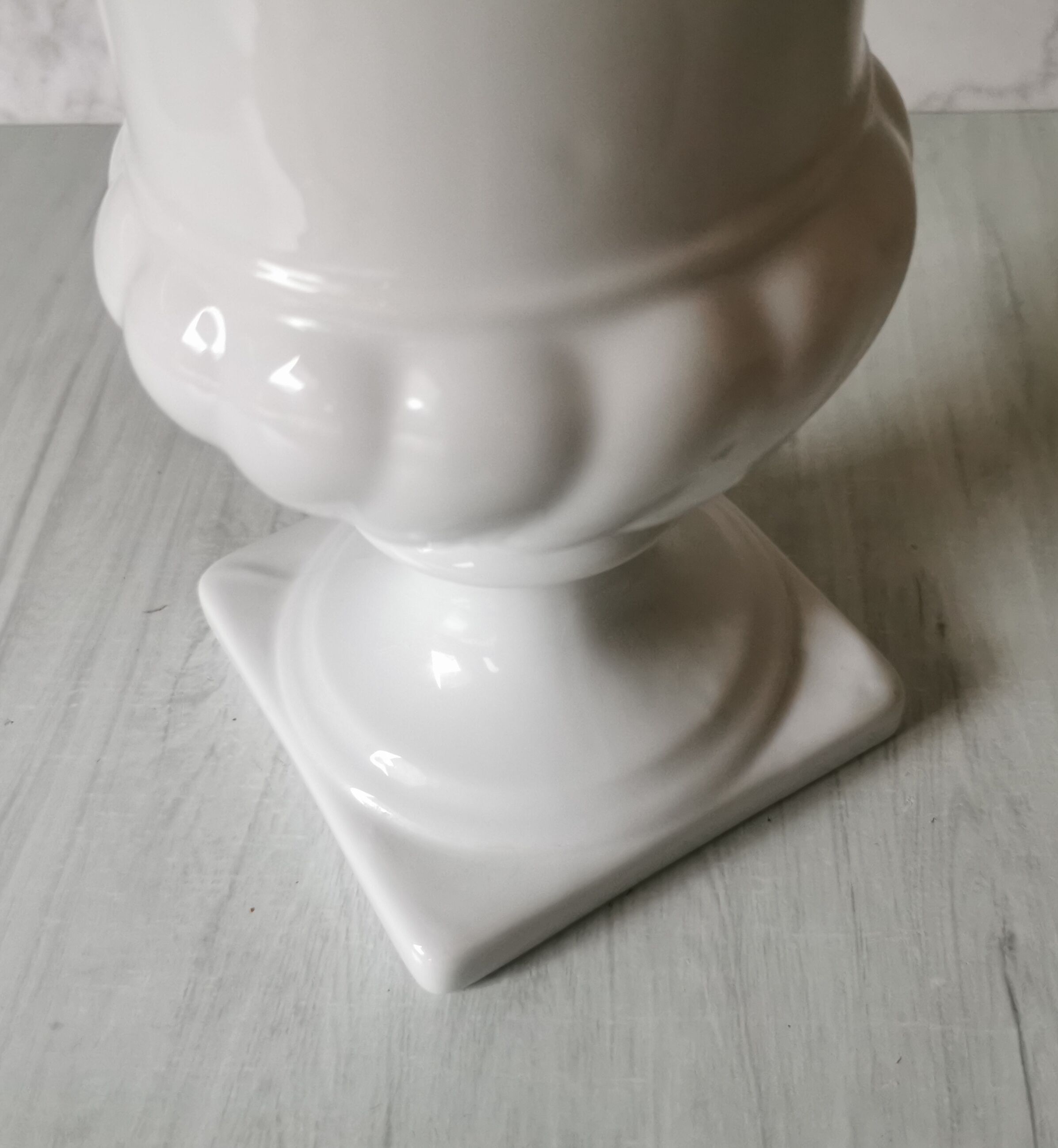 Medici porcelain vase