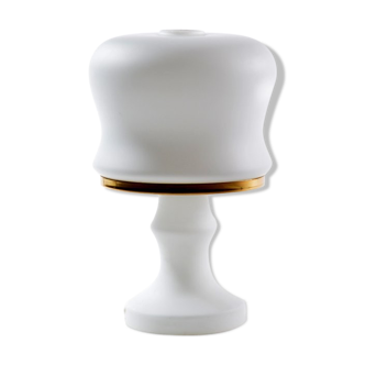 Lampe de table en verre opalin blanc et laiton, Tchécoslovaquie circa 1970