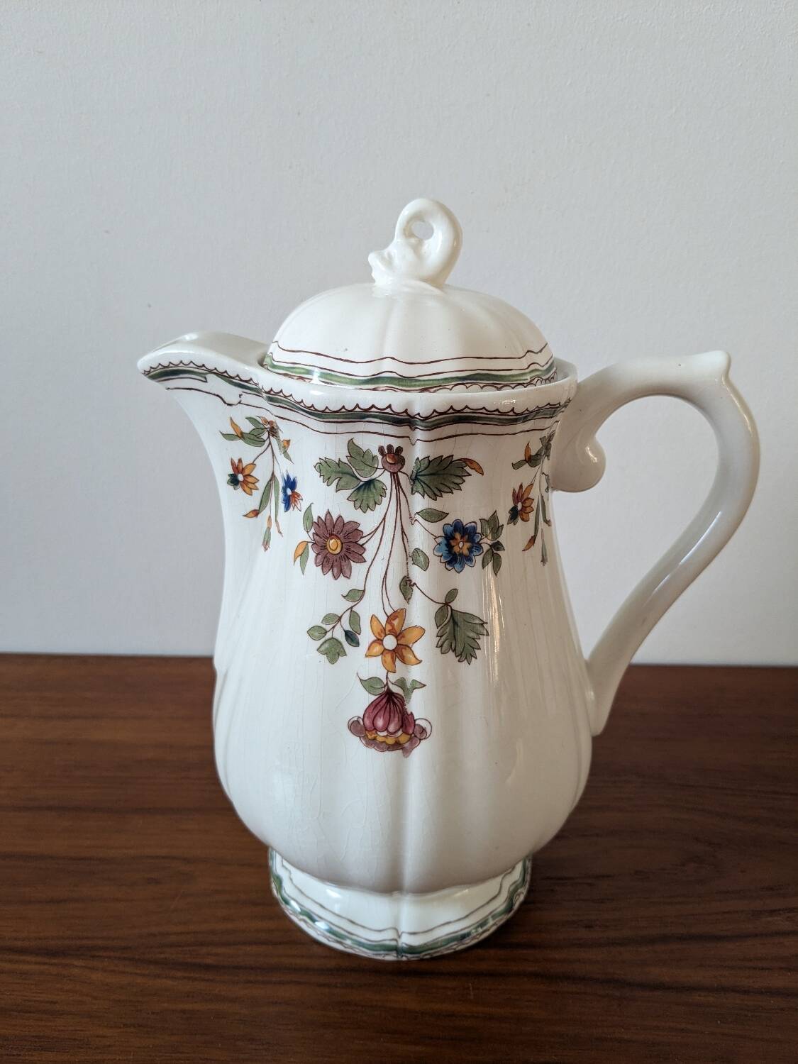 Gien earthenware coffee pot, Moustiers Olérys decor