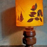 Lampe à poser vintage en bois massif et son abat-jour herbier