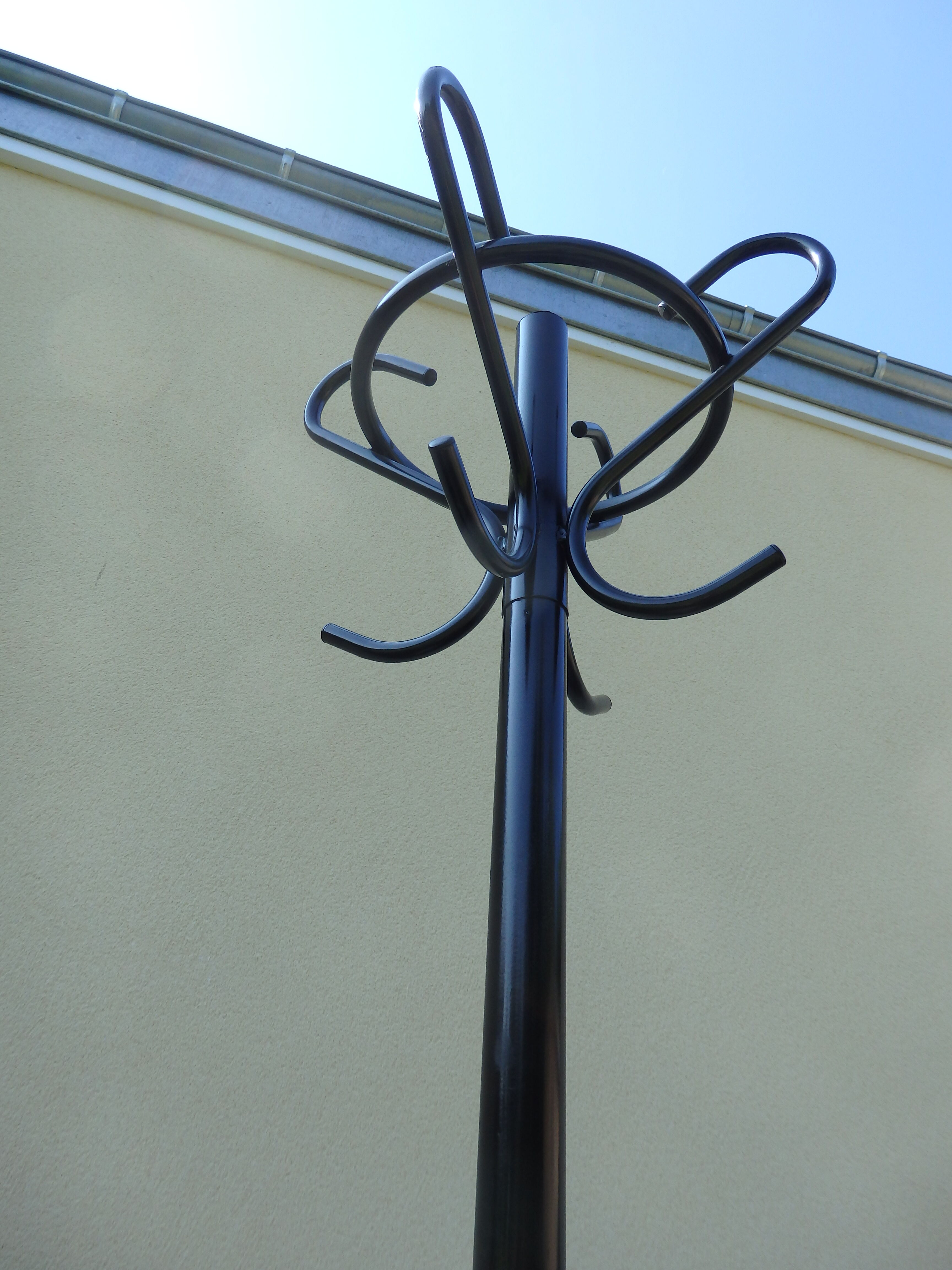 Metal parrot coat rack