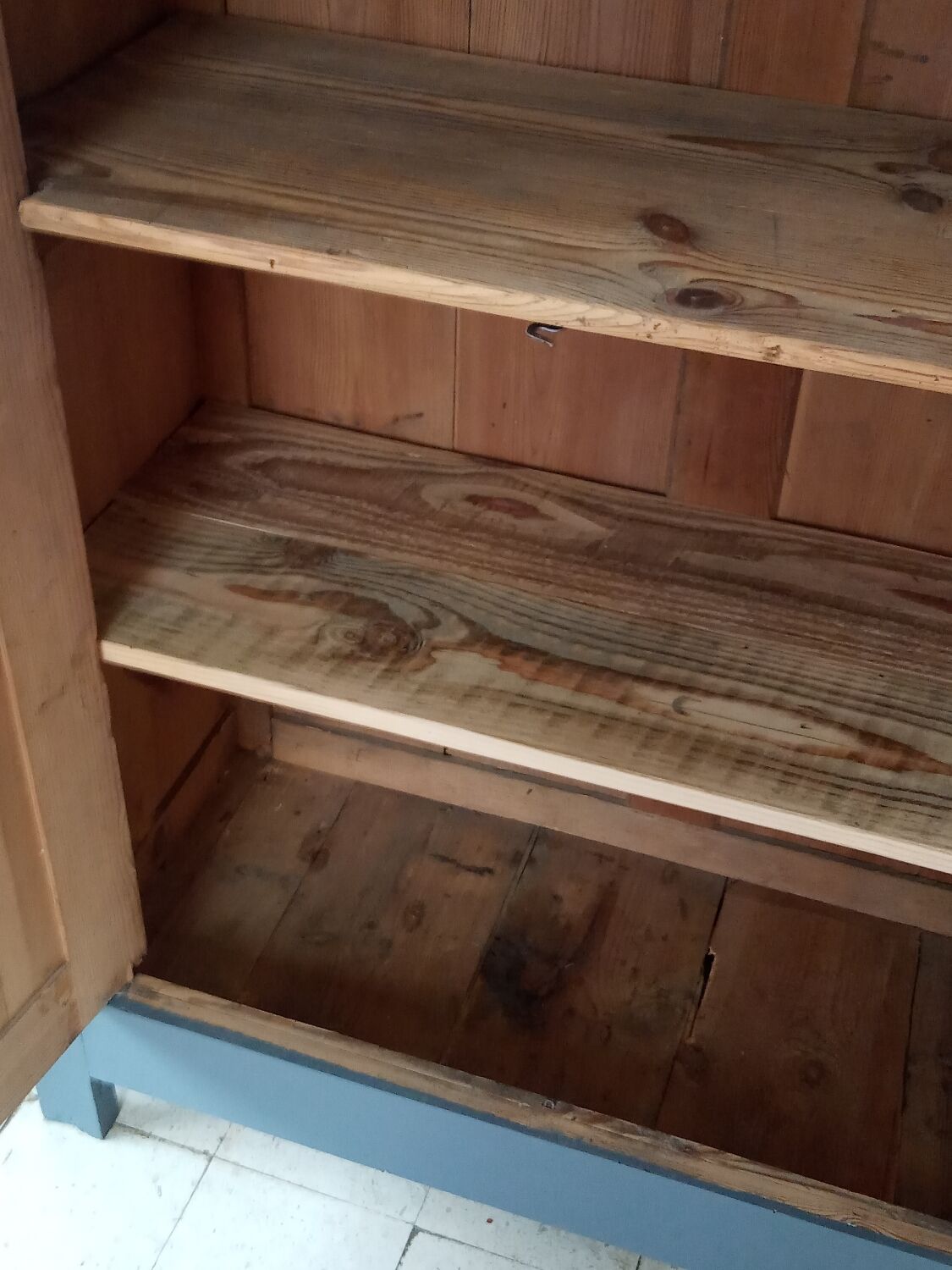 Armoire parisienne vitrée
