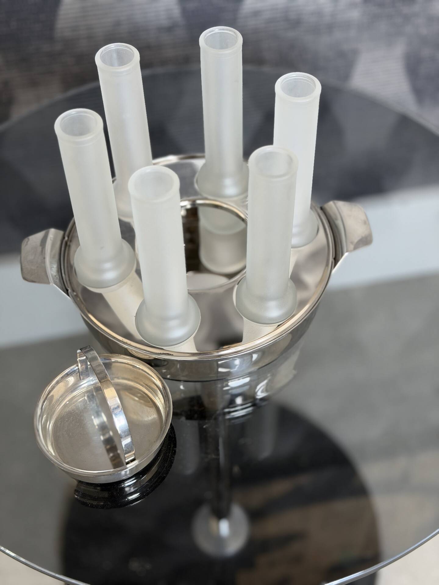 Service Vodka Caviar vintage 1970s – Complete with cooling tray.