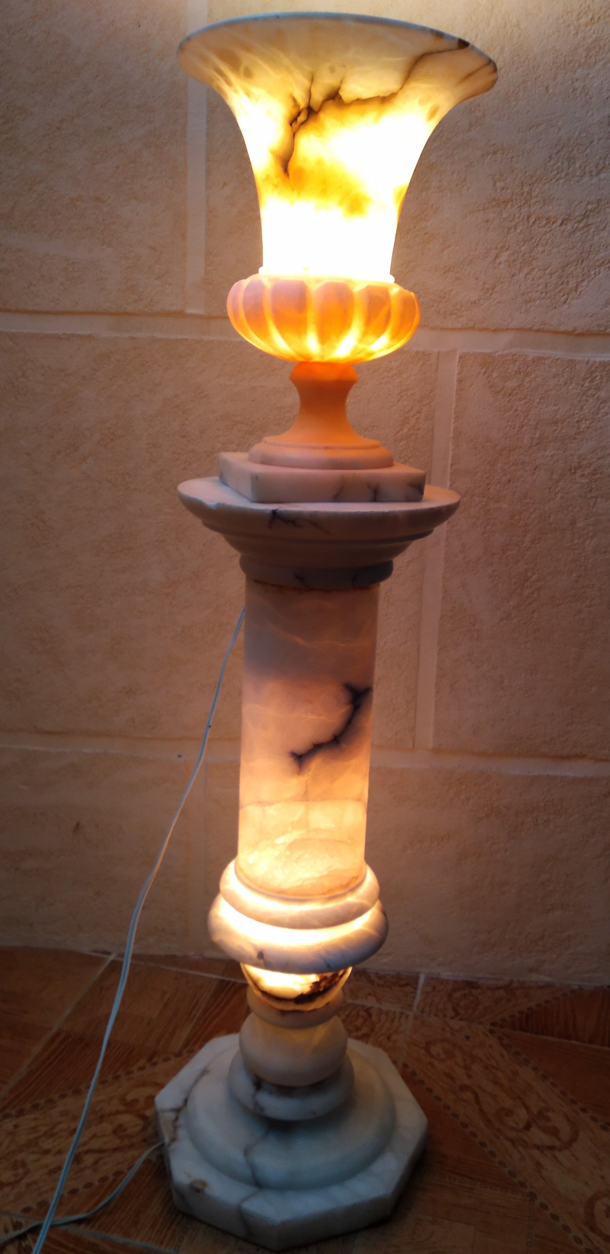 Alabaster column lamp