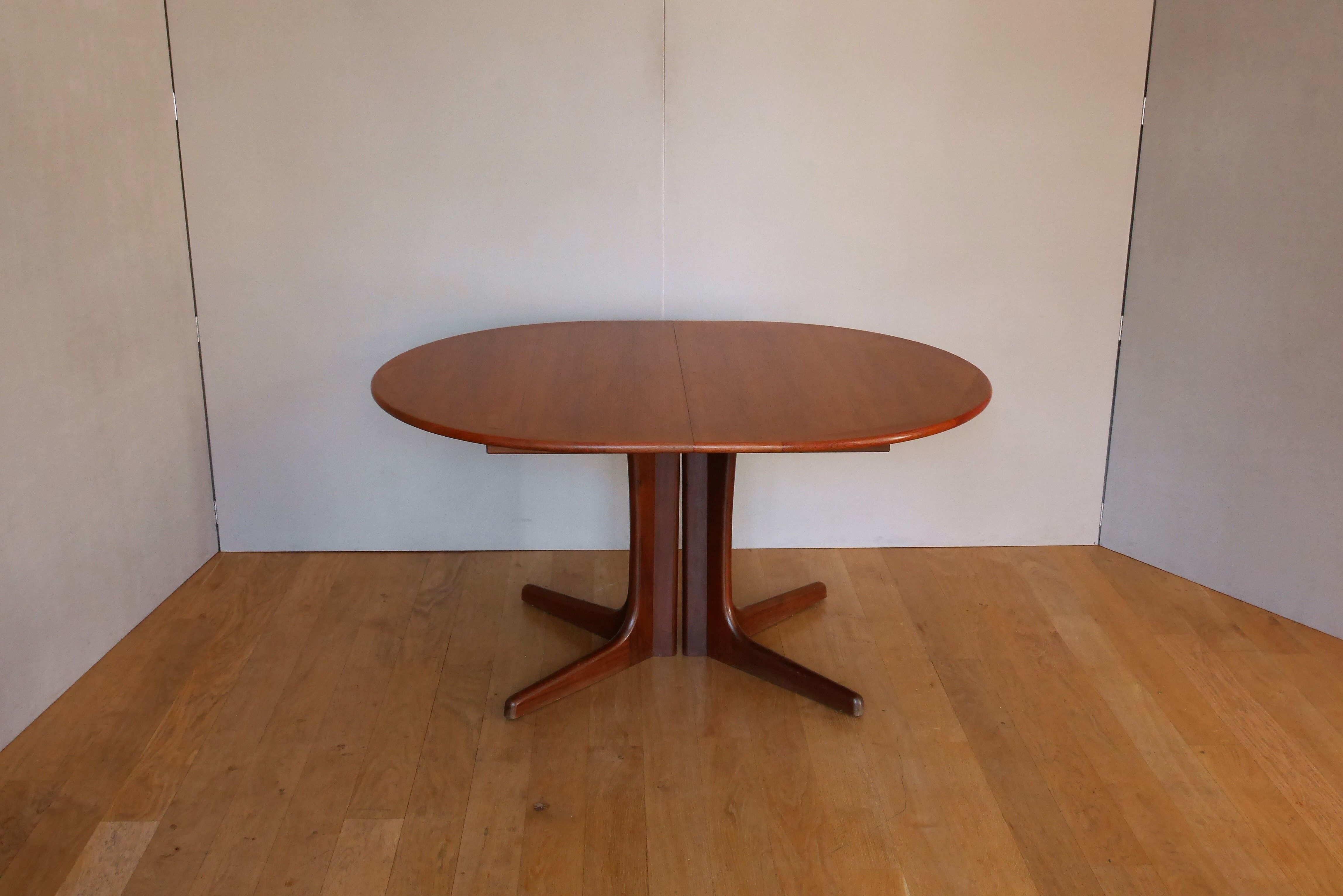 Scandinavian oval table in teak 2 60s extensions