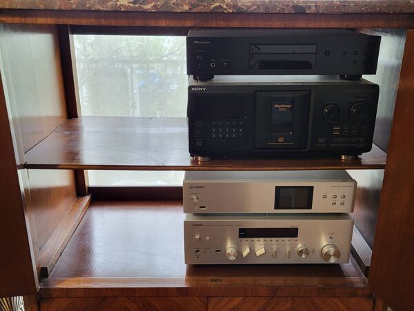 Buffet haut en bois de rose et plaque de marbre style Louis XVI Francais