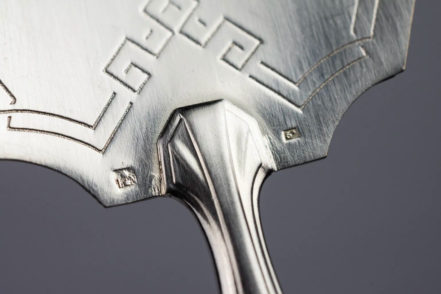 Art Deco silver-plated cake service, shell model, circa 1930.