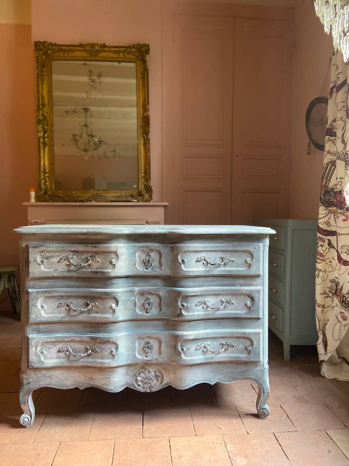 Antique Louis XV style chest of drawers in crossbow shape