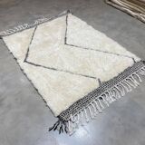 White embossed wool rug 123x165cm