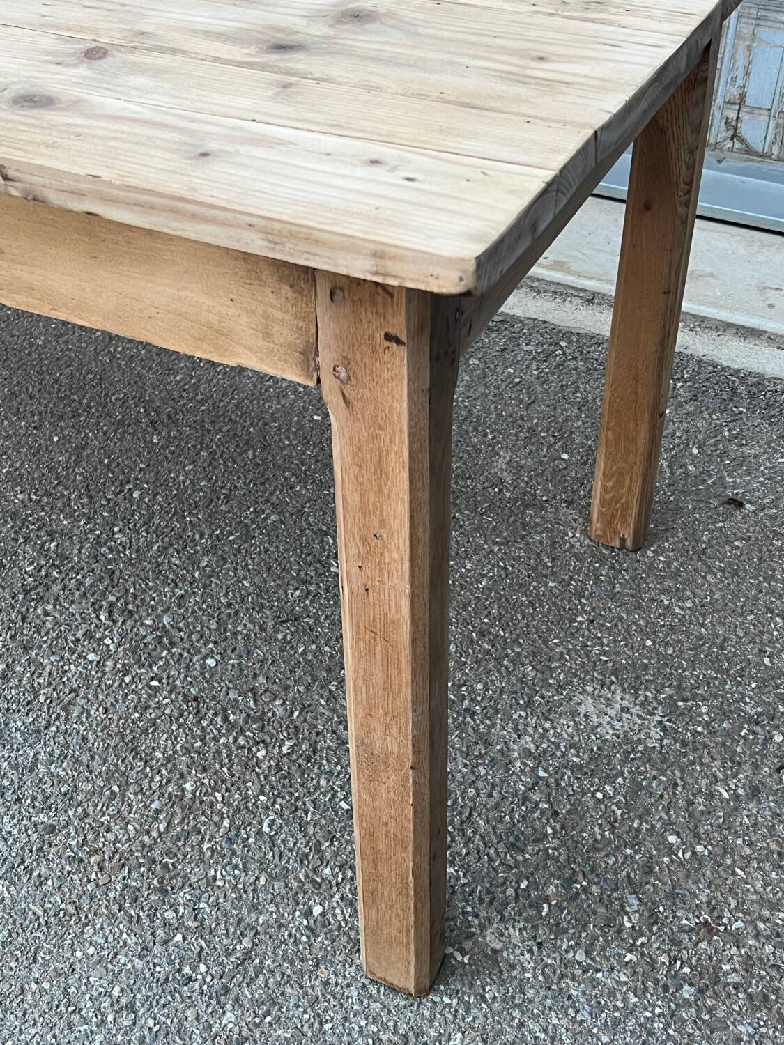 Farm table
