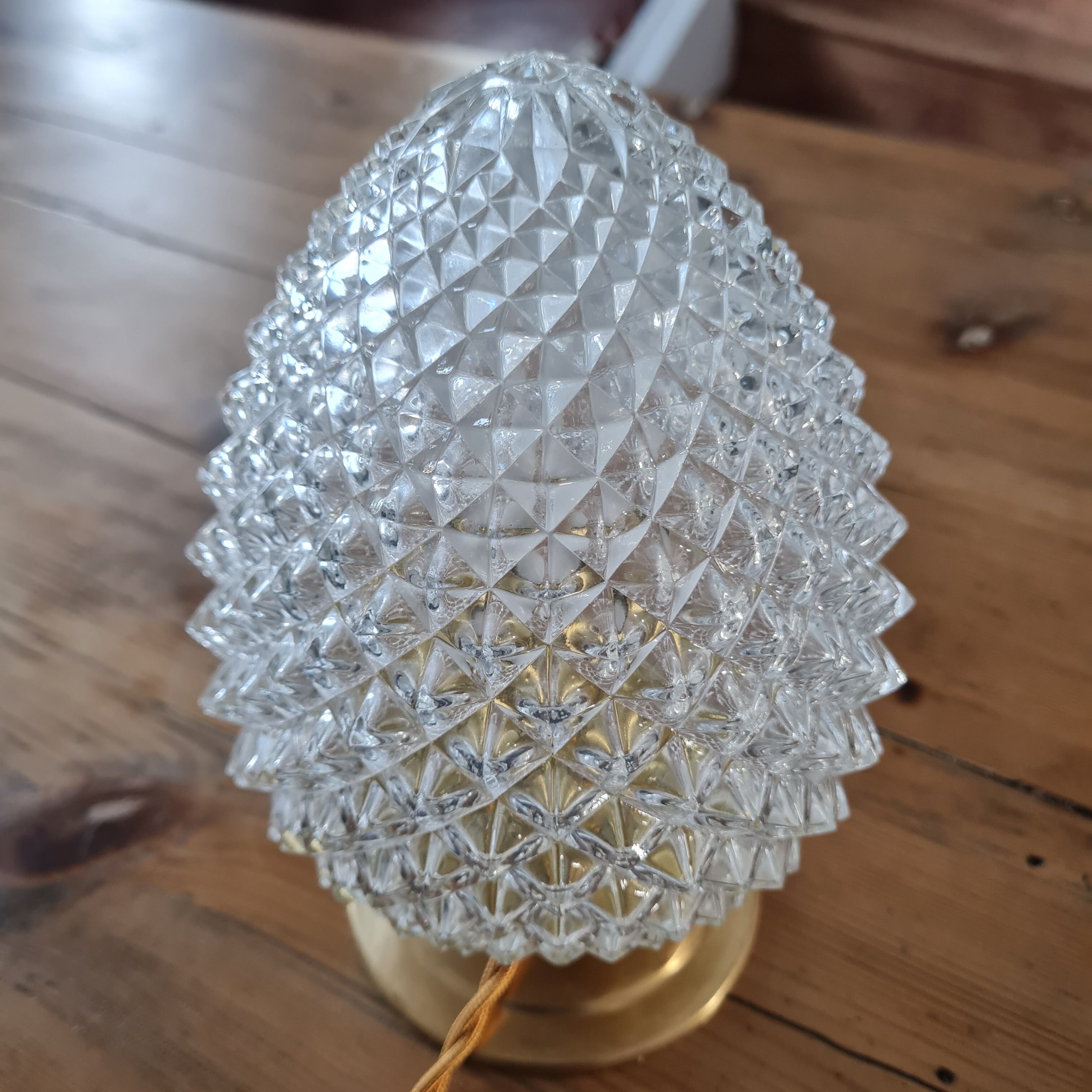 Chiseled glass table lamp