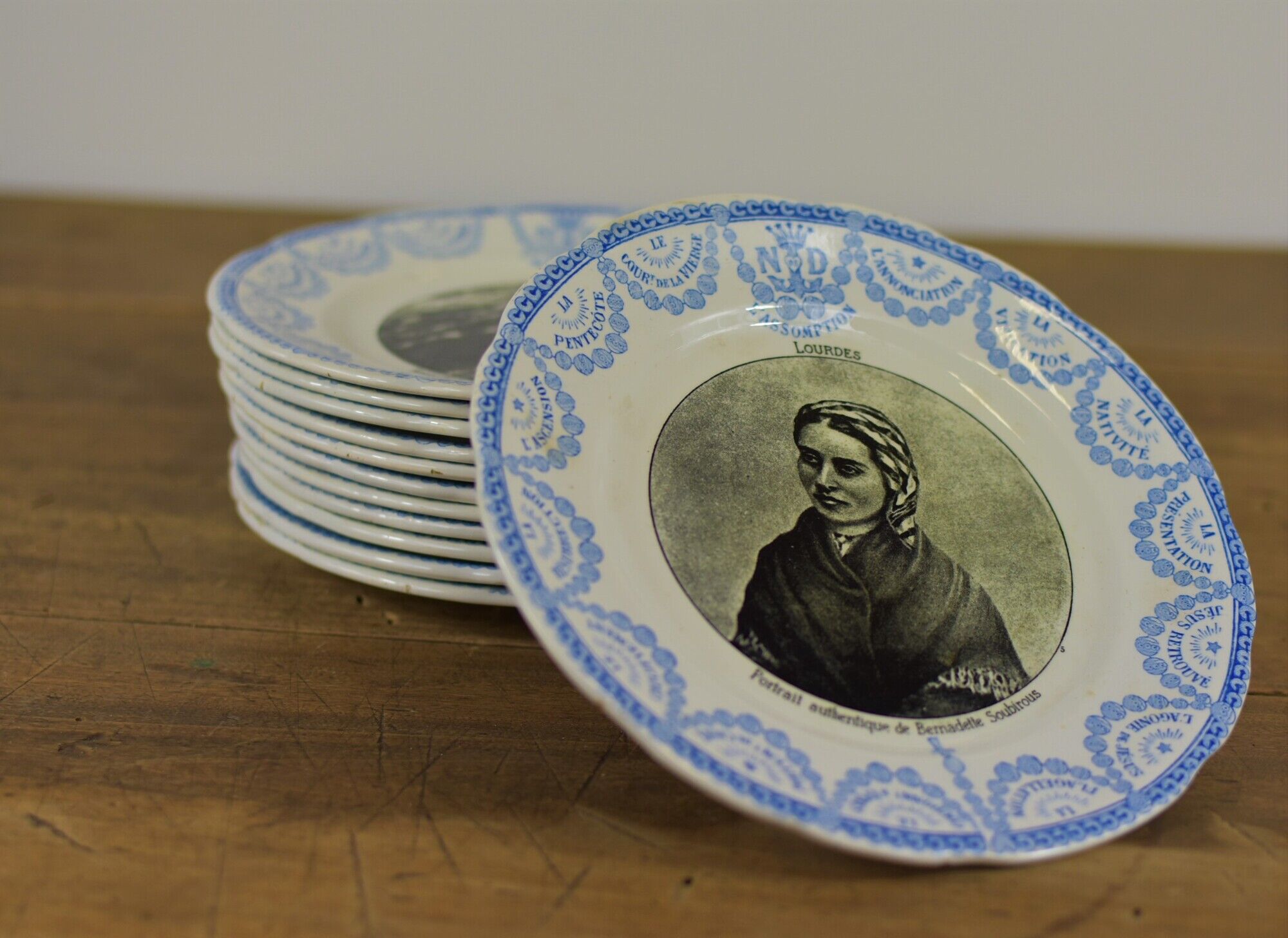 Set of 12 souvenir plates of Lourdes Digoin & Sarreguemines