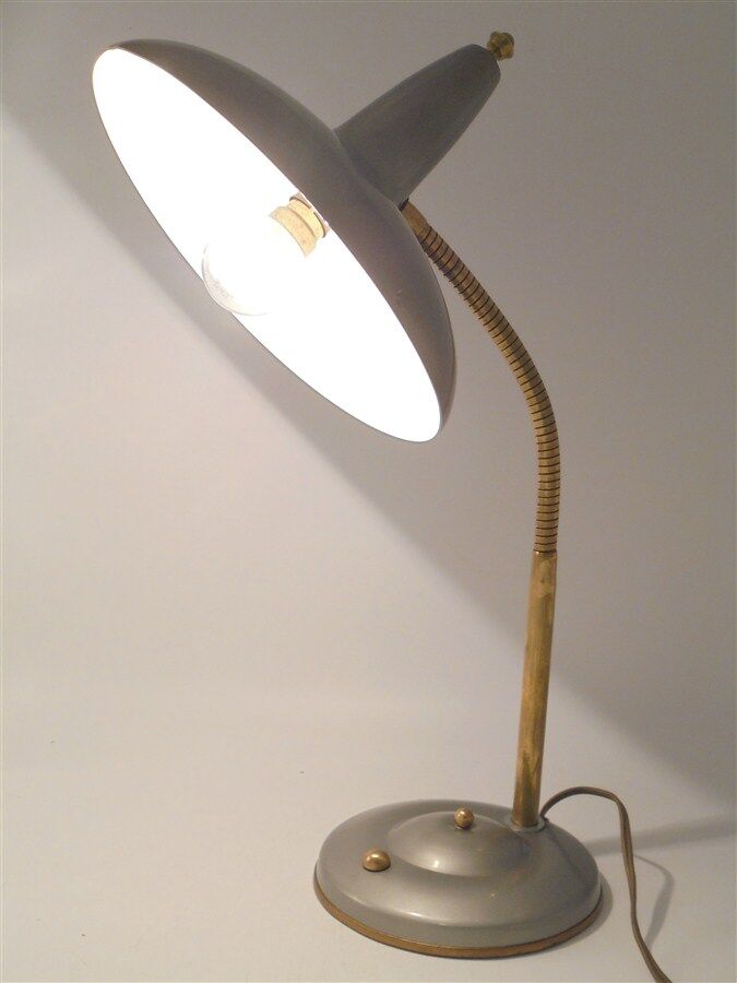 Desk lamp