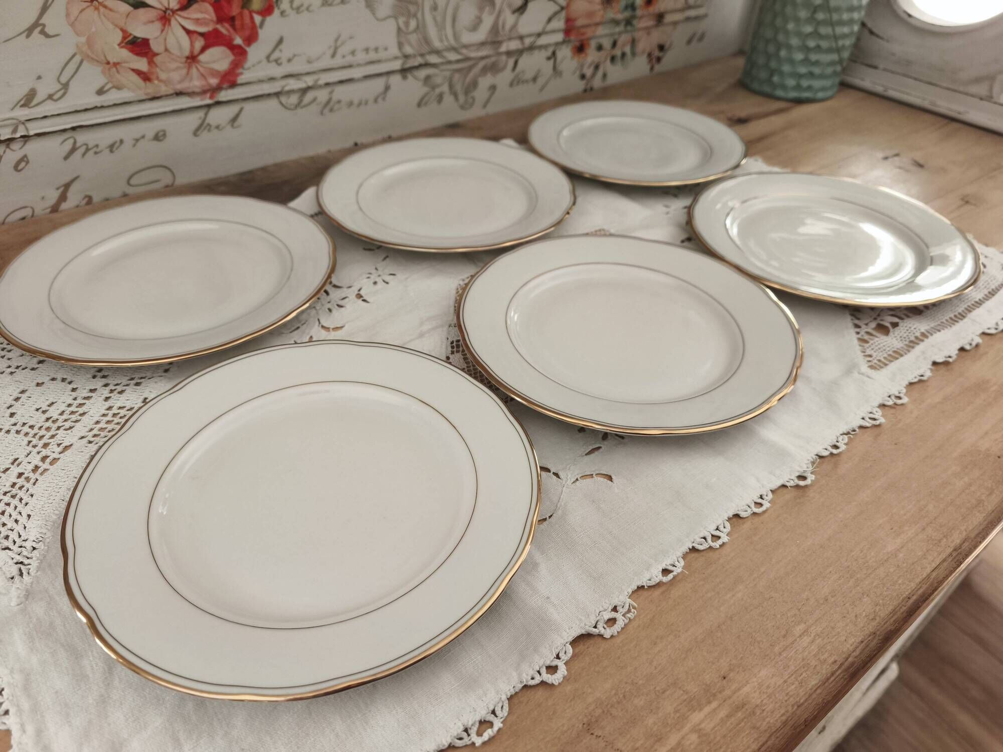Set of 6 fine porcelain dessert plates from Bohemia with a gold rim.