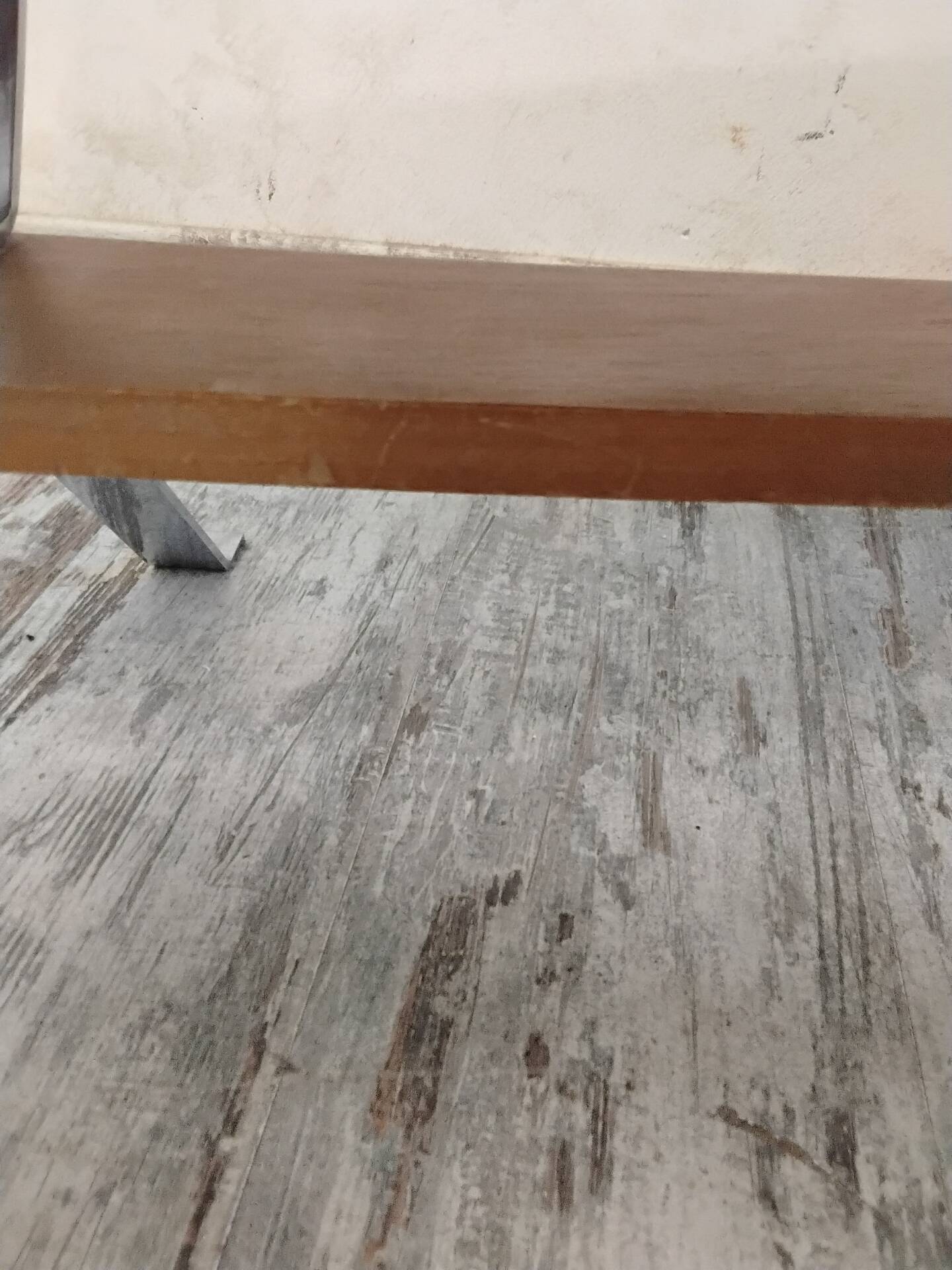 Table basse années 70 à décor de chevaux