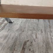 Table basse années 70 à décor de chevaux