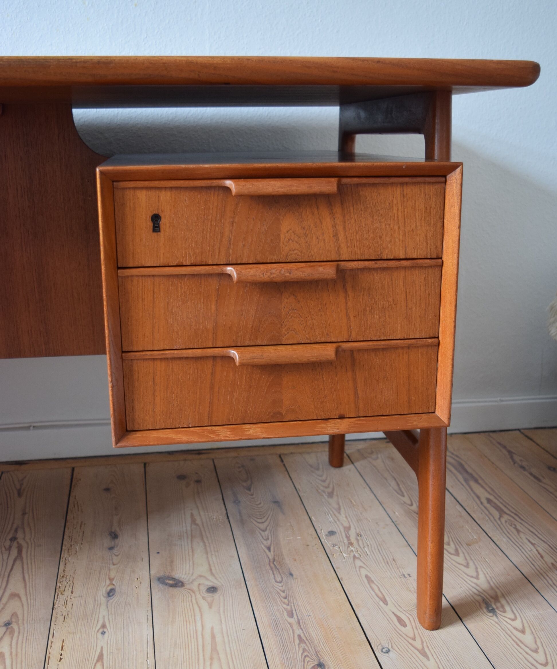 Danish model 75 desk by Gunni Omann 1960