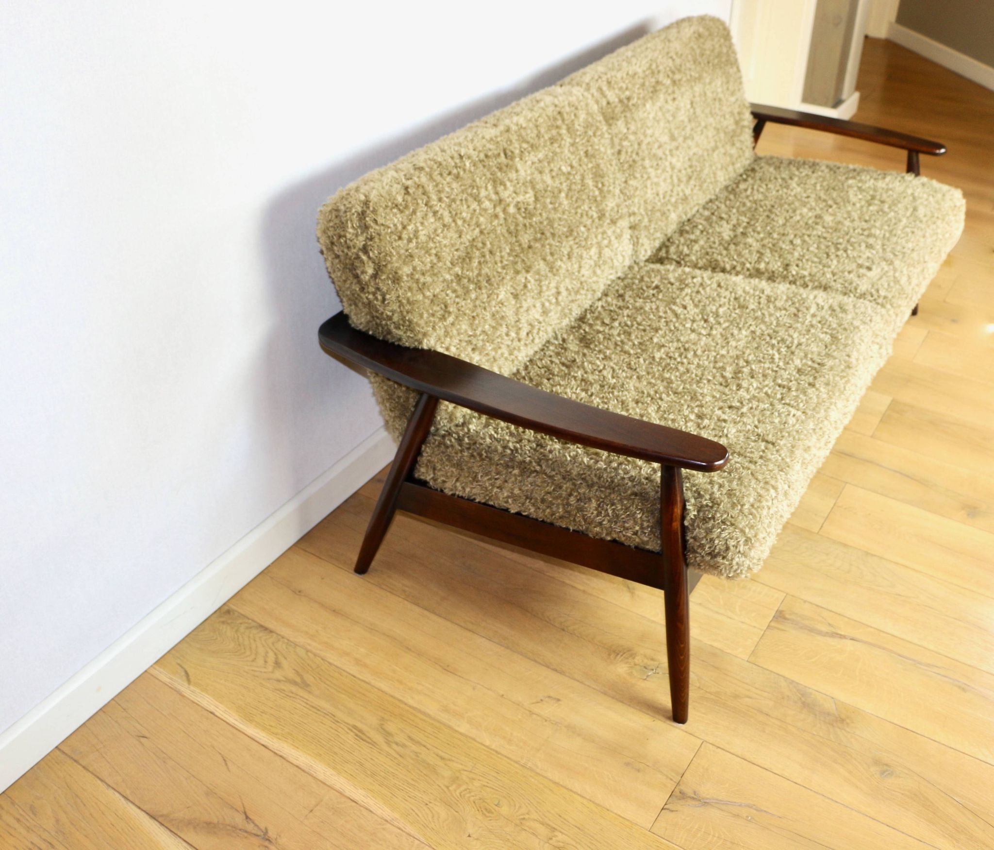 Beautiful vintage three-seater sofa from the 80s with removable cushions - long pile khaki, dark beige