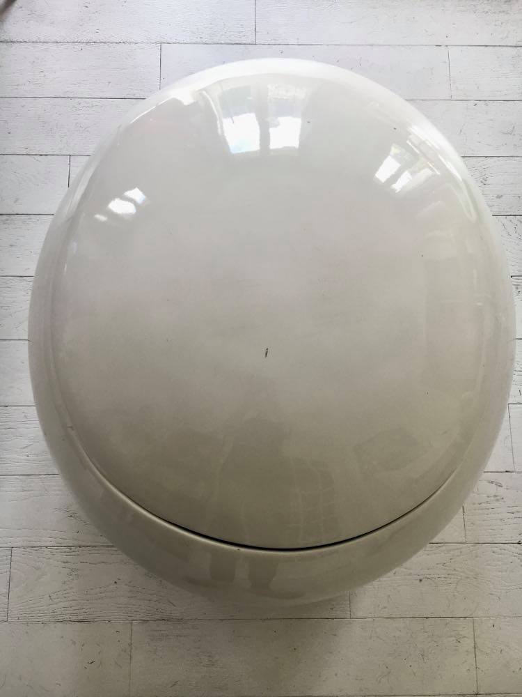 Egg chair by Peter Ghyczy