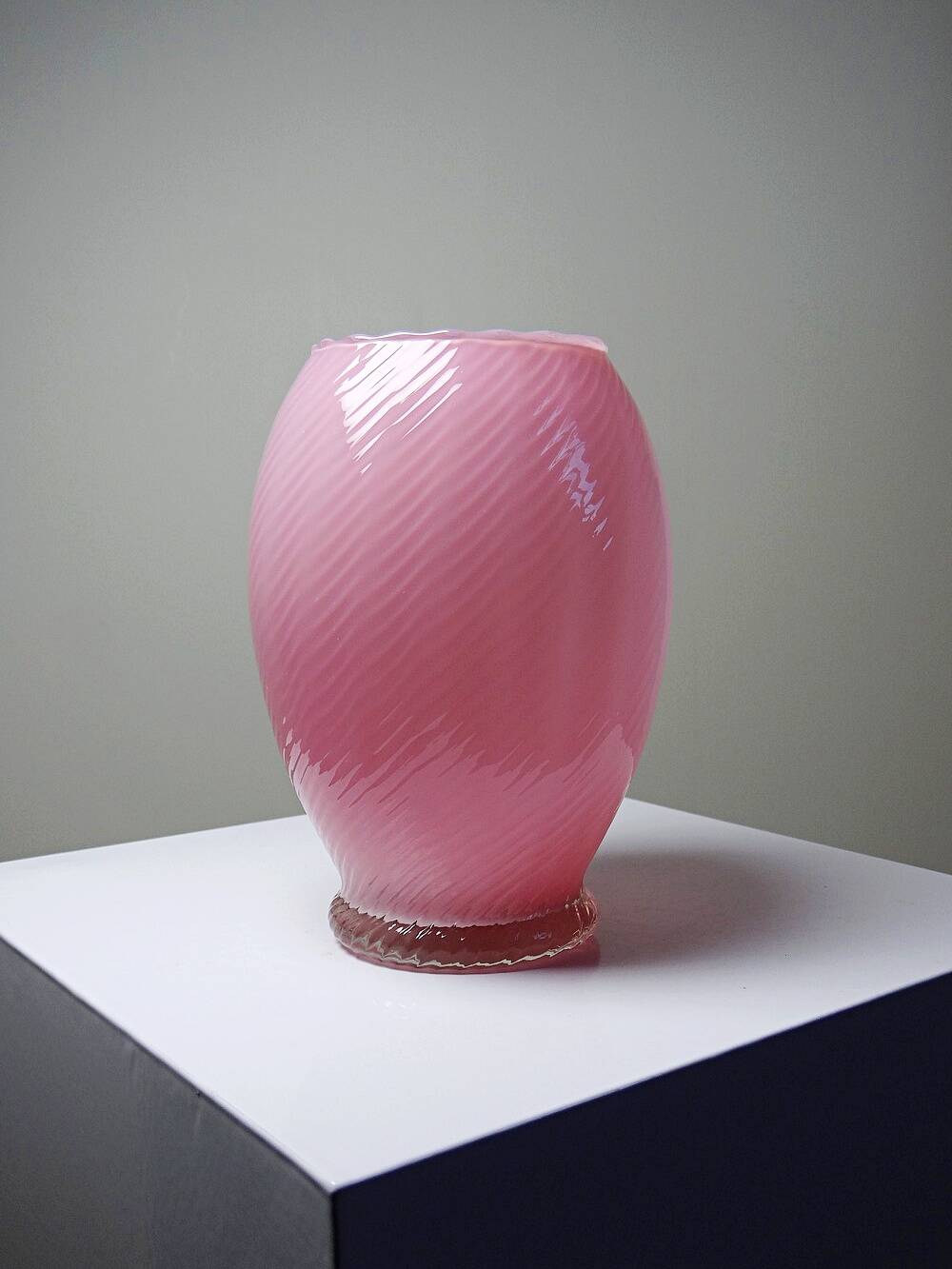 Small twisted pink opaline glass vase, Venetian Murano/Empoli vintage.