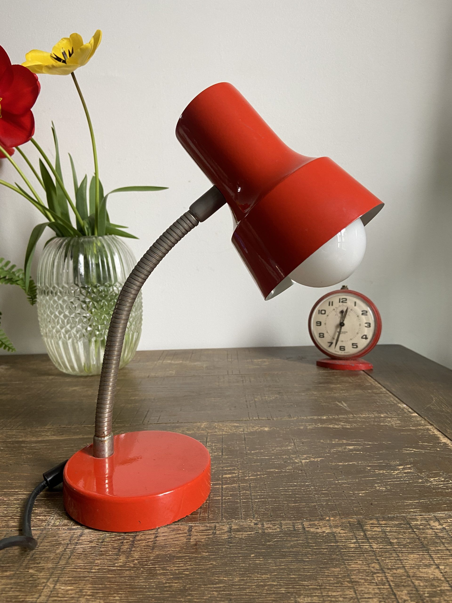 Articulated desk lamp in red metal 80's