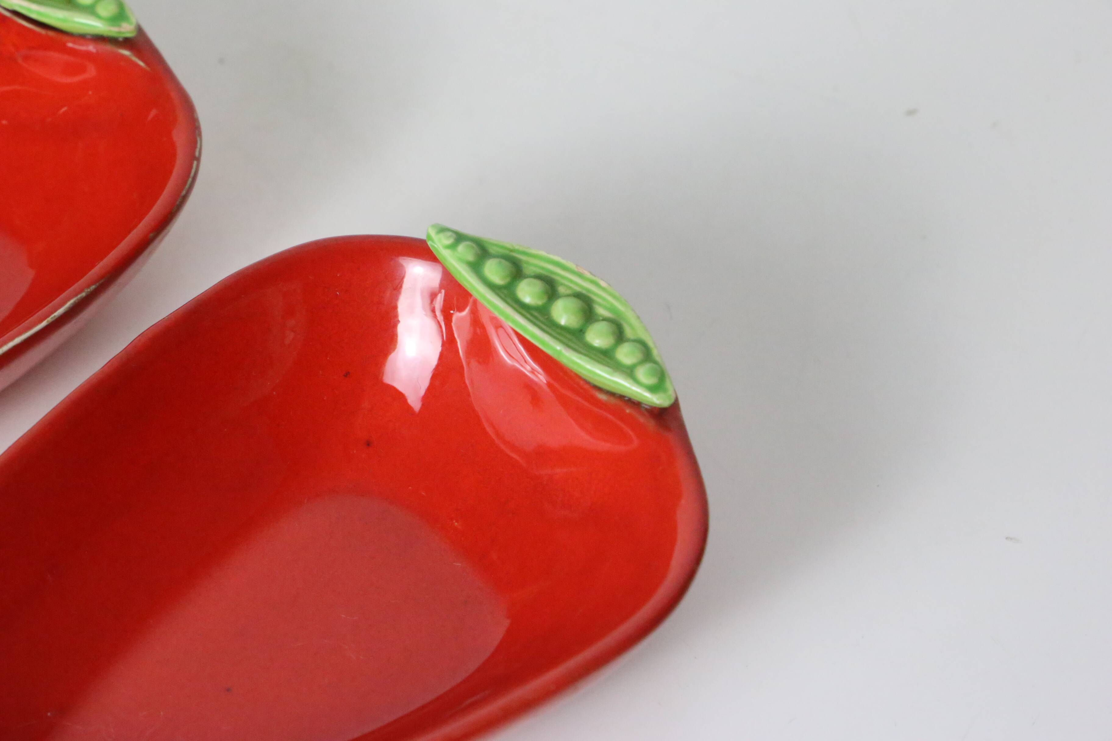 Pair of Saint Clément barbotine dishes