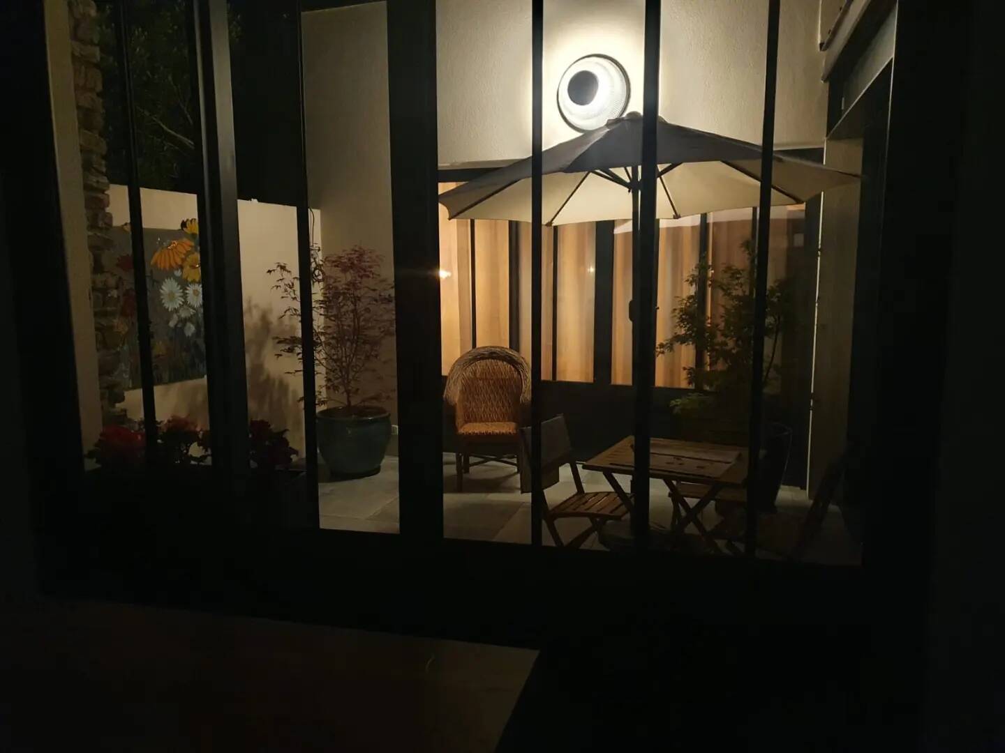 Black holophane wall light