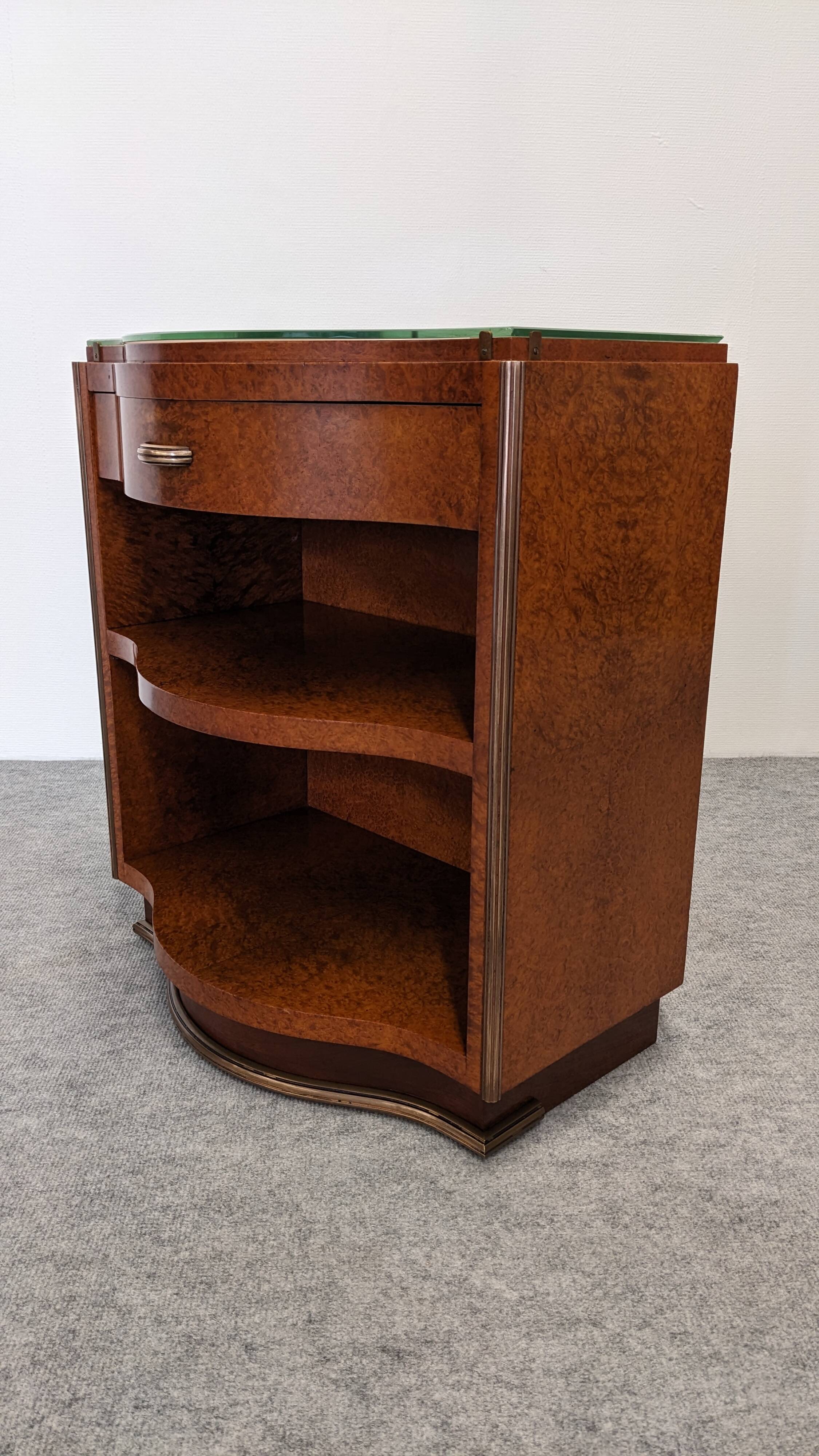 Pair of Art Deco amboyna burl bedside tables circa 1920