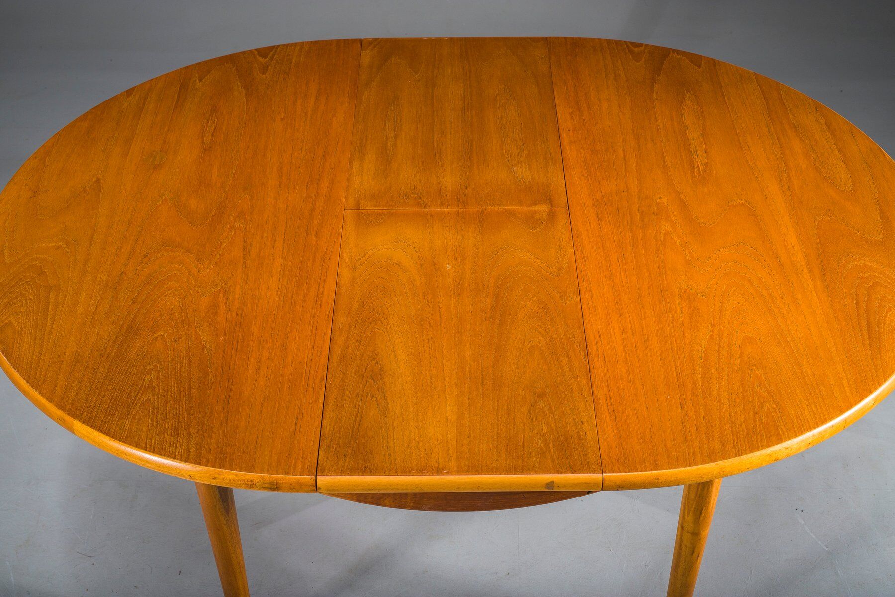 Round teak veneered extendable dining table from G-Plan, 1960s