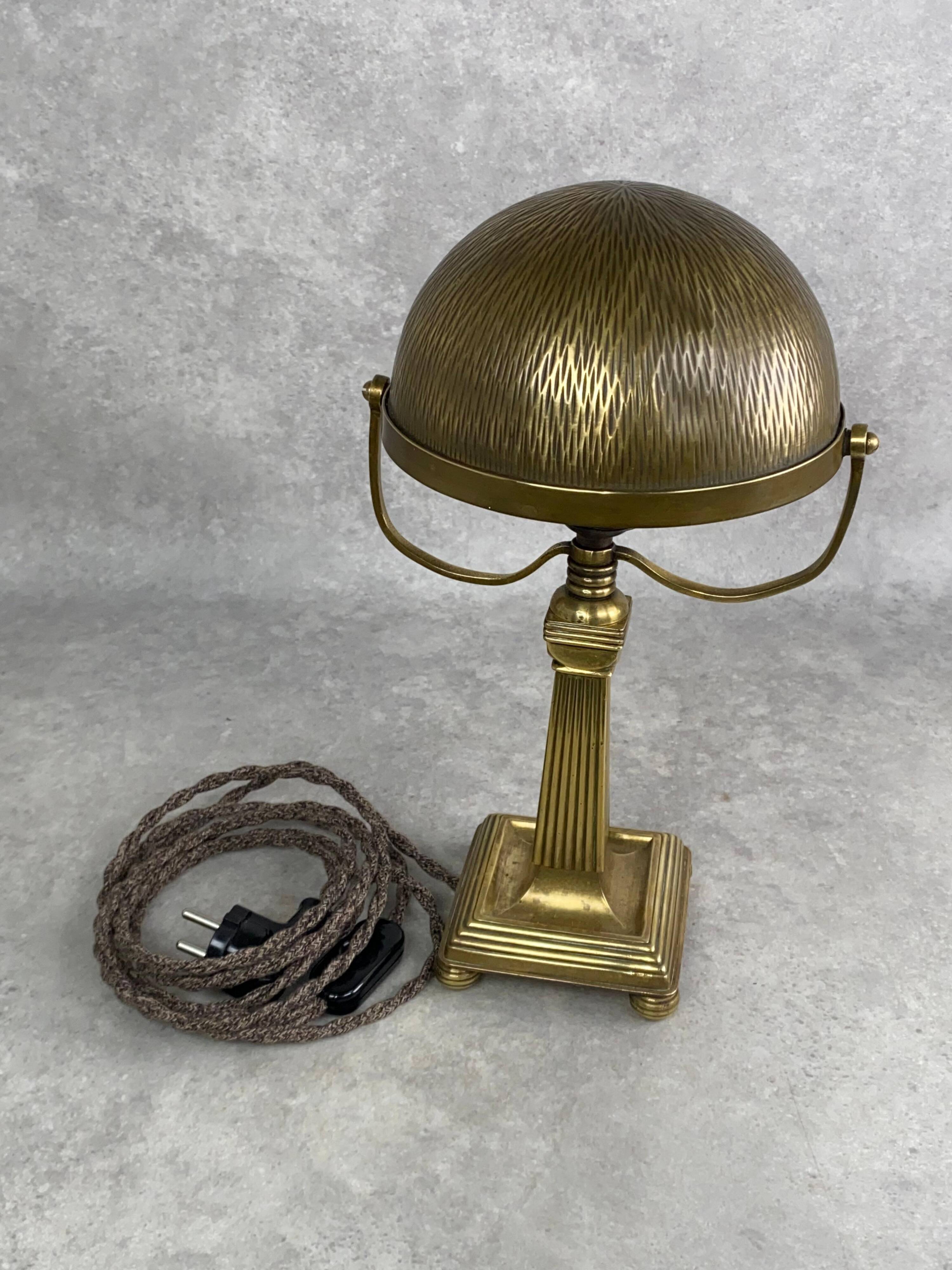 Lampe de table en laiton dans le style de la sécession viennoise