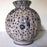 Calmcy vase. Rare Iznik model. Antique ceramic. 19th century.
