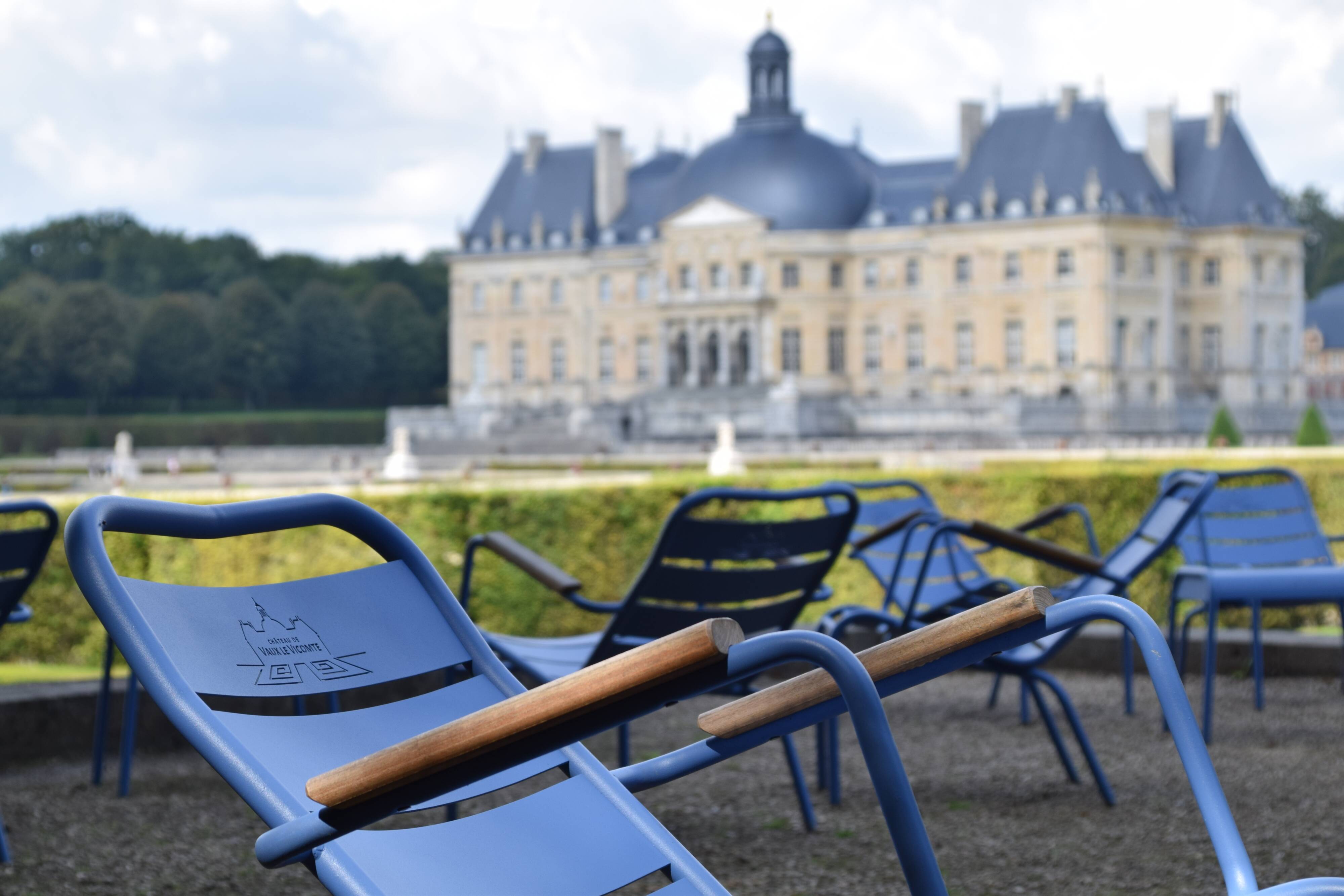 Edmond & fils - 1 Armchair + 1 Stool VAUX-LE-VICOMTE 007 - Tuileries collection