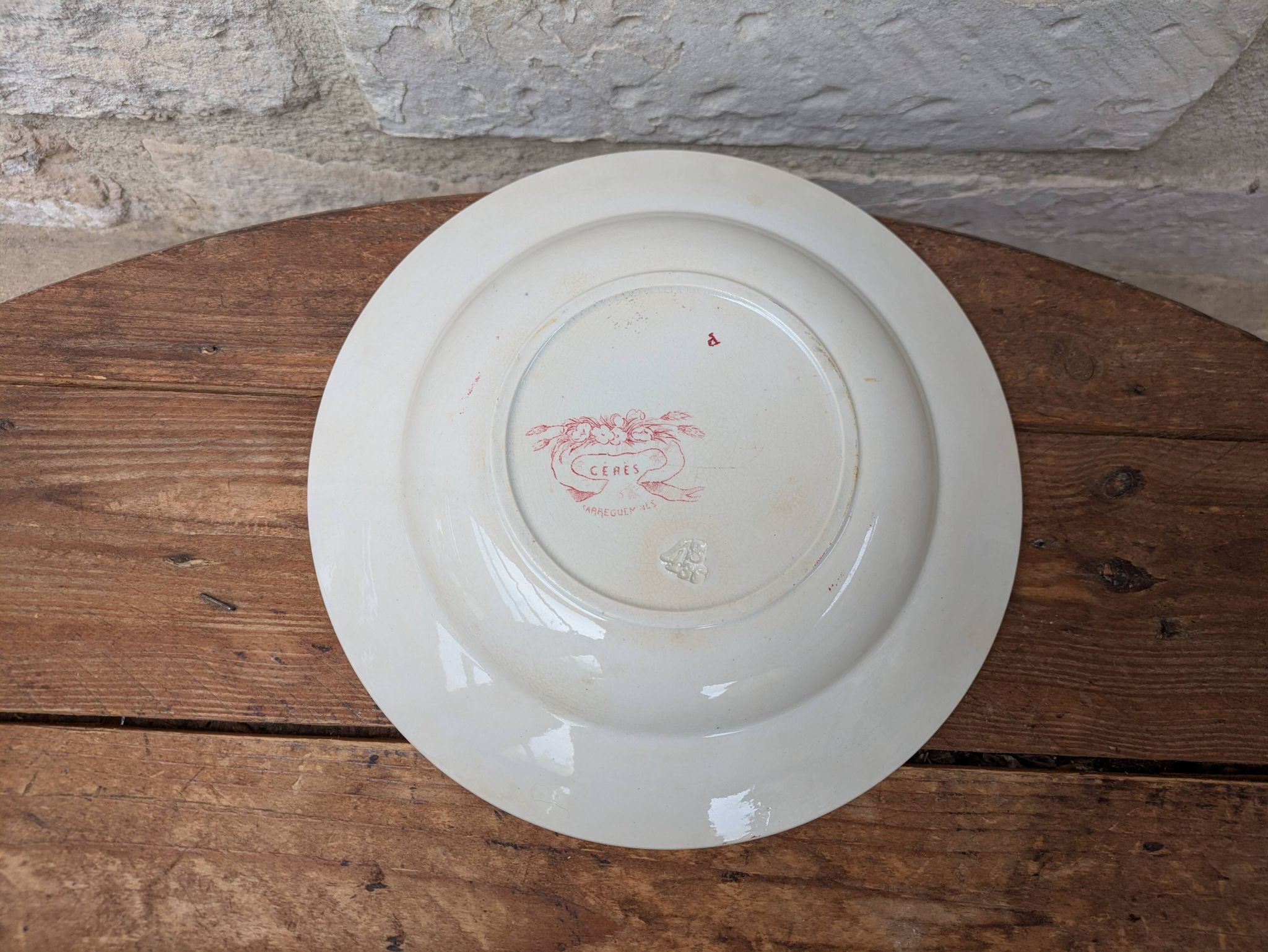 Hollow plate Sarreguemines model Cérès decorated with pink flowers Terre de Fer