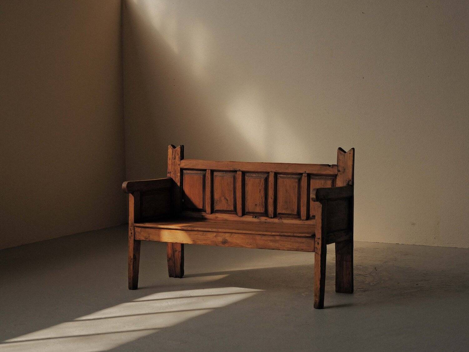 Mountain bench in solid wood, Folk Art, Spain, 19th century