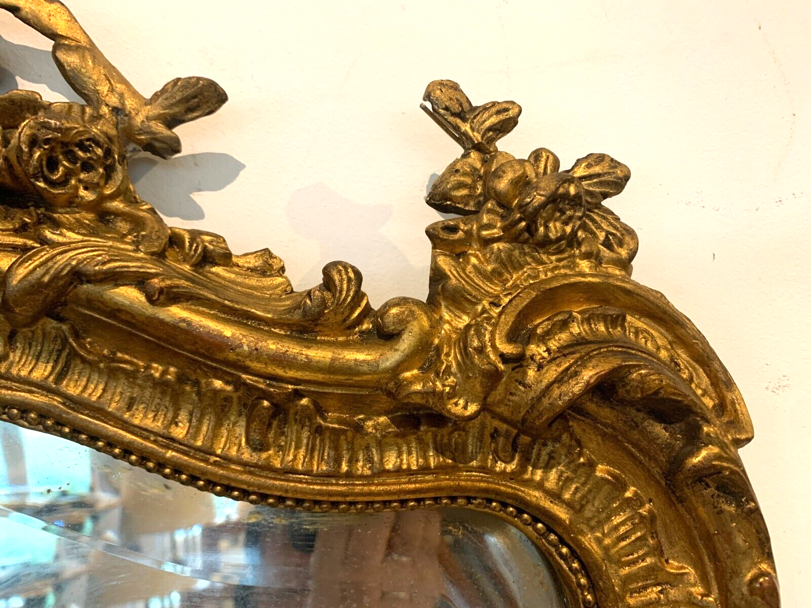 Mirror rocaille style Louis XV in wood and gilded stucco XX century