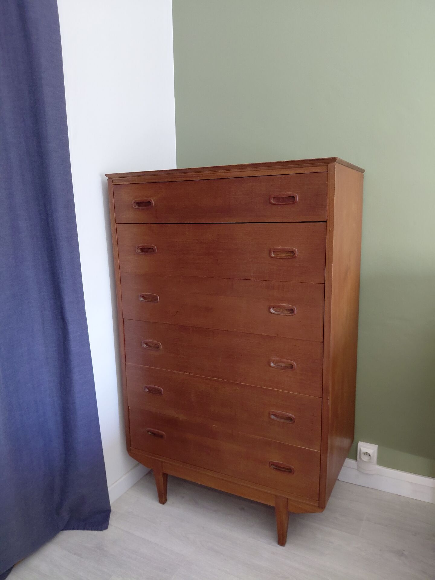 Scandinavian weekly chest of drawers