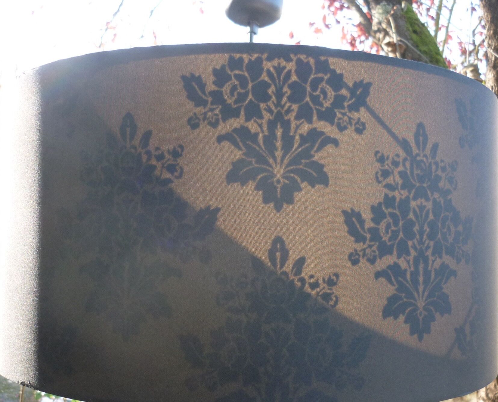 Black cylindrical blind suspension with silver moist print